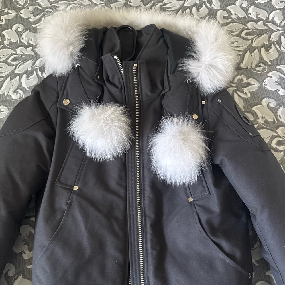Moose Knuckles White and Gray Puffer Jacket with Fur Trim
In great condition